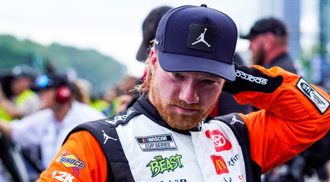 Reddick, No. 45 team turn late strategy gamble into third-place finish at Chicago