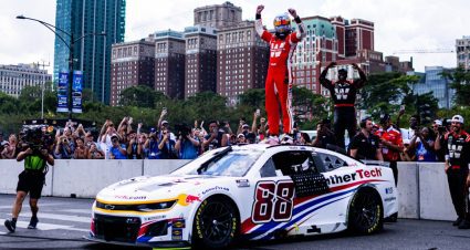 Shane van Gisbergen sweeps Chicago Street Race weekend with Cup win