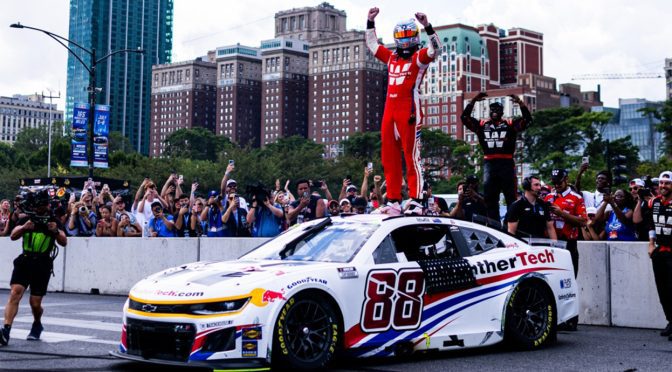 Shane van Gisbergen sweeps Chicago Street Race weekend with Cup win