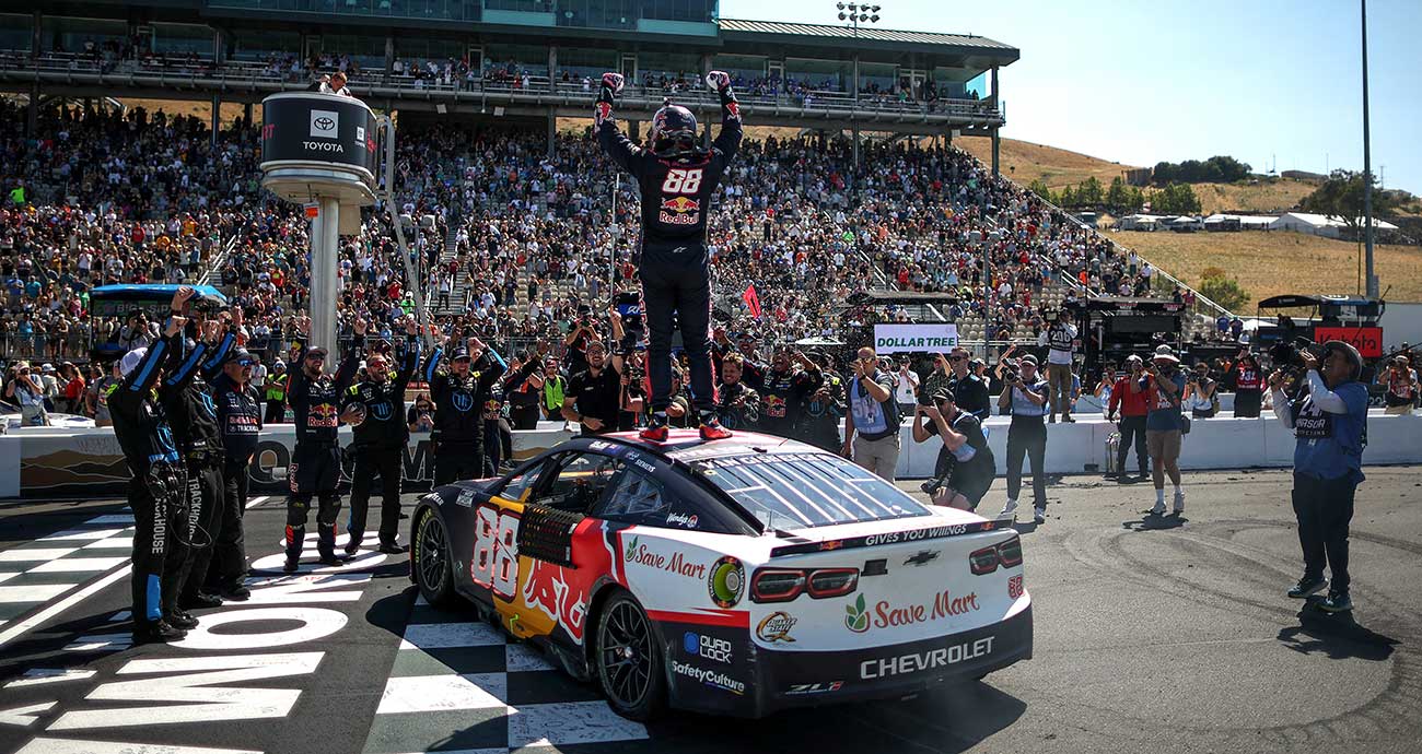 Shane van Gisbergen dominates at Sonoma, lands back-to-back wins