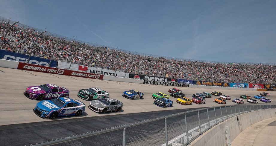Hendrick Motorsports' Alex Bowman and Kyle Larson lead at Dover.