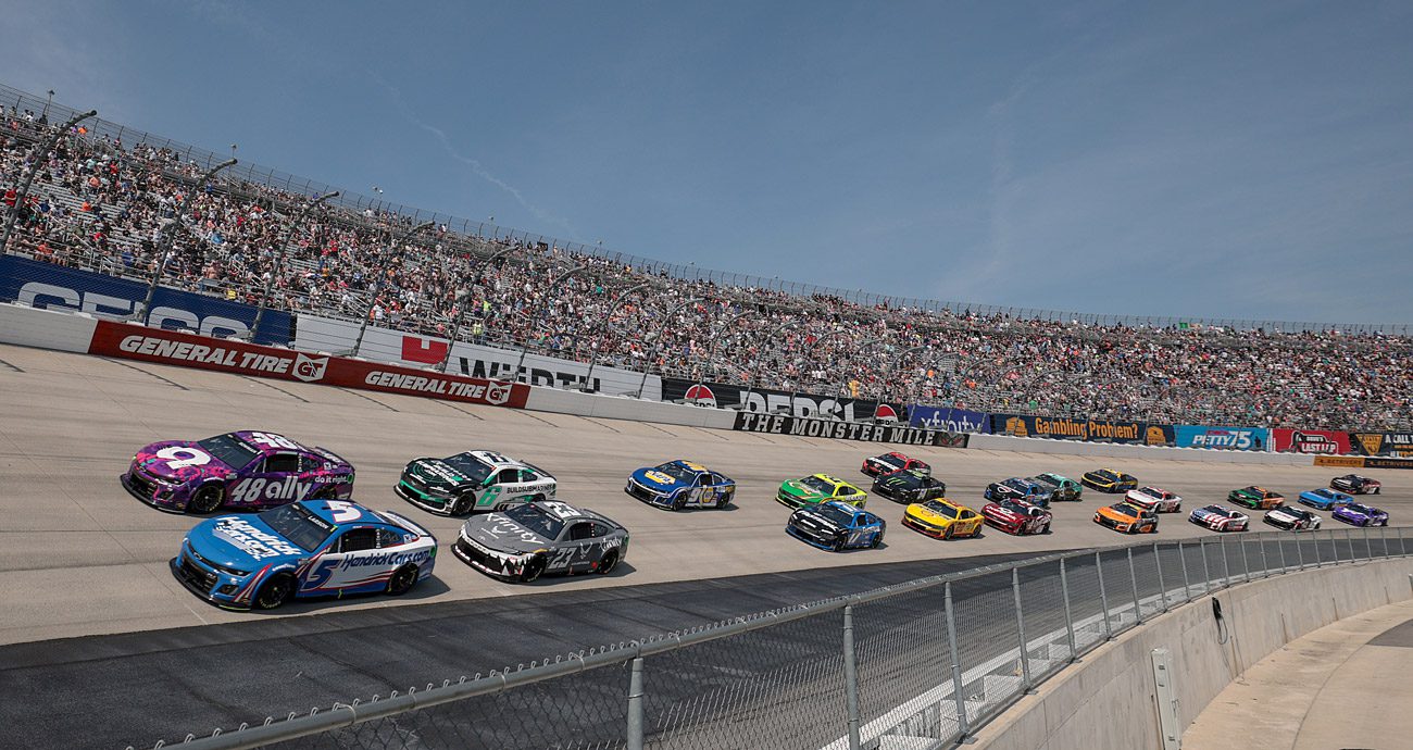 Hendrick Motorsports' Alex Bowman and Kyle Larson lead at Dover.