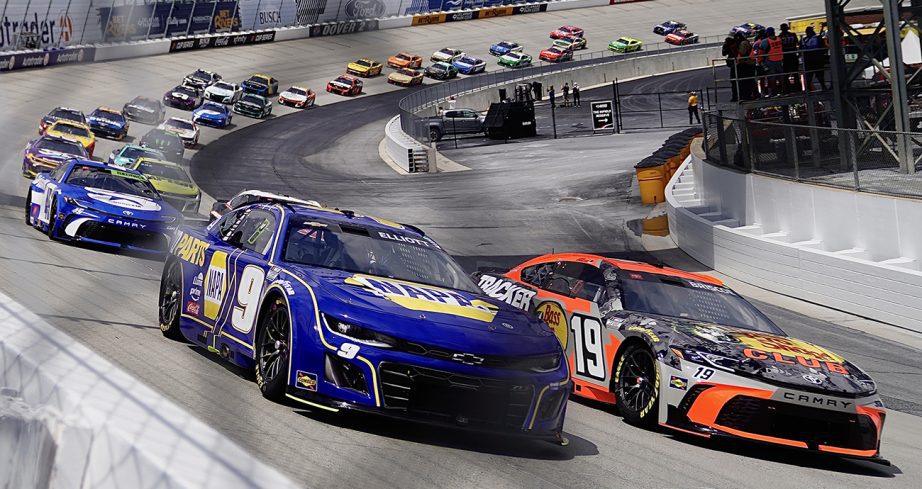 Chase Elliott (left) and Chase Briscoe (right) pace the NASCAR Cup Series field at the 