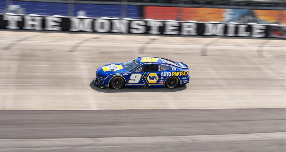 Chase Elliott drives at Dover Motor Speedway.