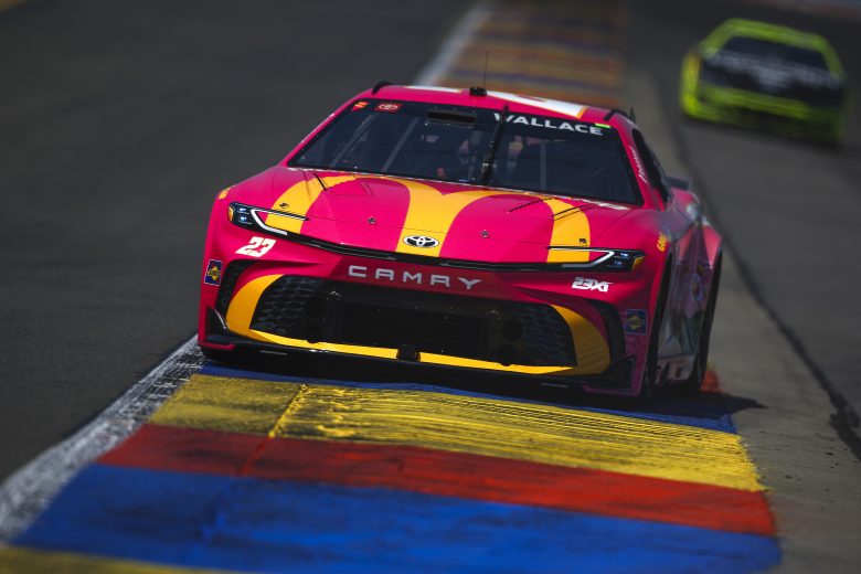 wallace drives at the glen