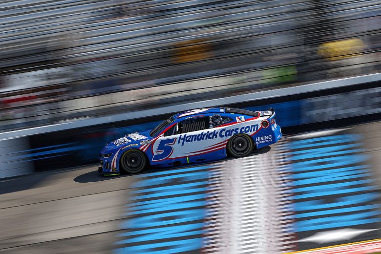 Kyle Larson drives at Richmond.
