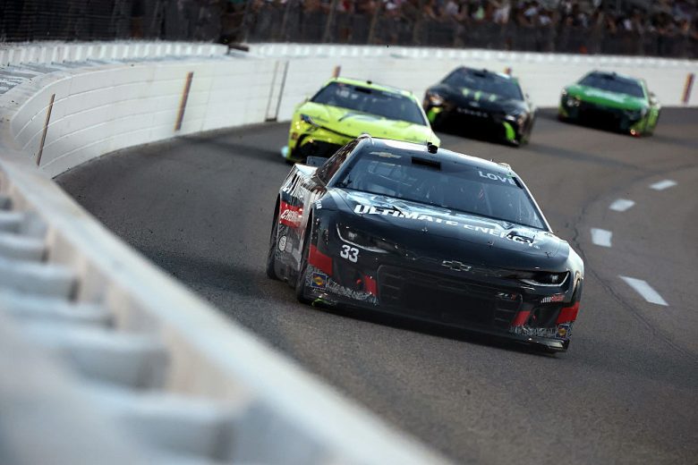 Jesse Love drives at Richmond.