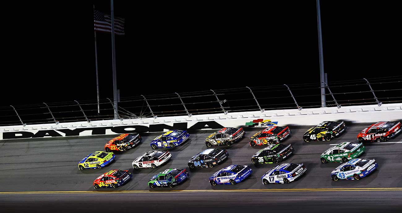 The Cup Series field rumbles through the turns at Daytona International Speedway