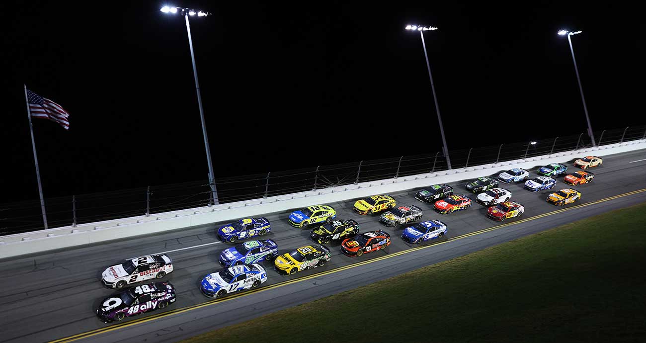 The Cup Series field rumbles through the turns at Daytona International Speedway