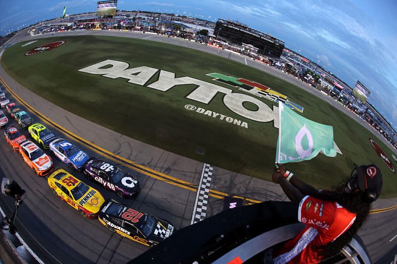 Ryan Blaney leads the field to green at Daytona.