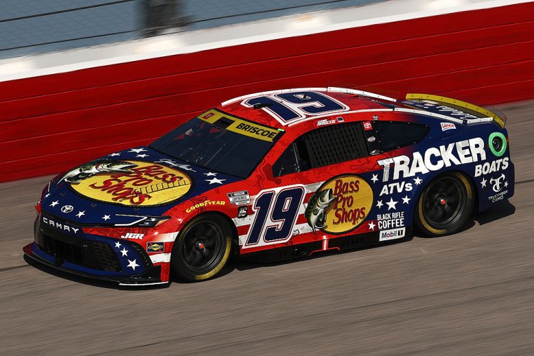 Chase Briscoe drives at Darlington.