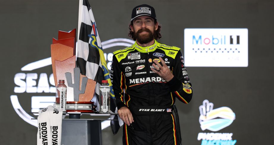 Ryan Blaney poses in Victory Lane with the winning trophy on Nov. 2, 2025 at Phoenix Raceway.