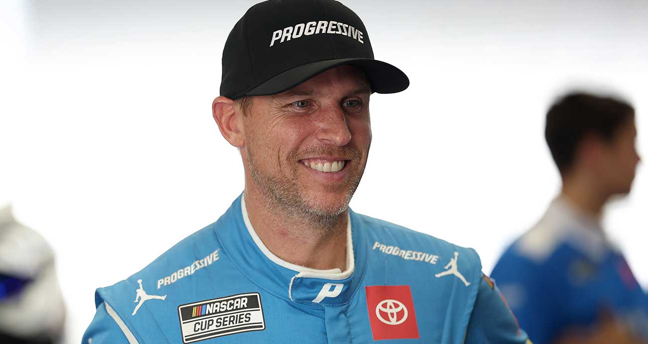 Hamlin reaches 60 wins, ties Harvick for 10th all-time | NASCAR