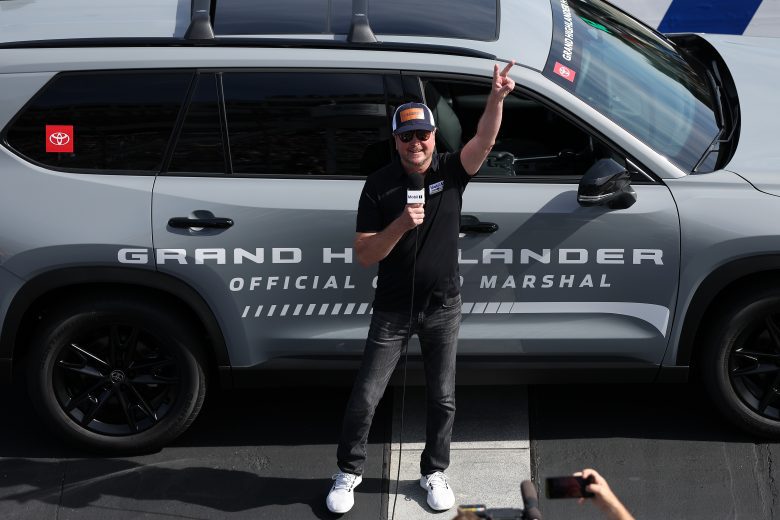 kurt busch gives the command
