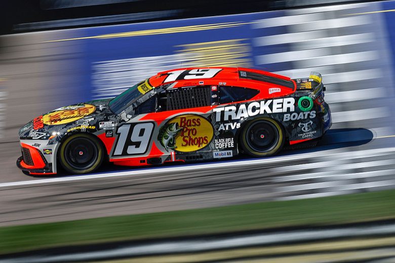 Chase Briscoe drives at Kansas.