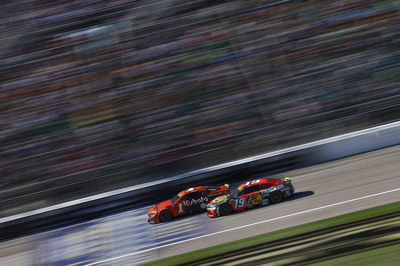 Ross Chastain and Chase Briscoe race at Kansas.