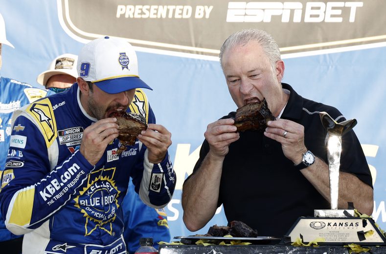 Chase Elliott eats ribs in Victory Lane at Kansas.