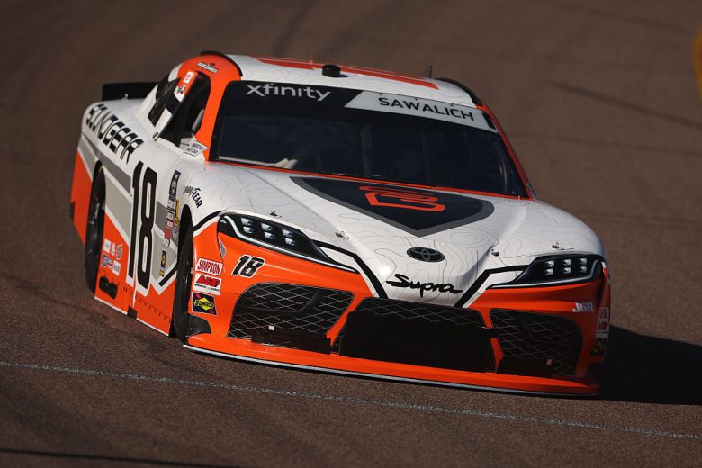 Justin Bonsignore drives at Phoenix.