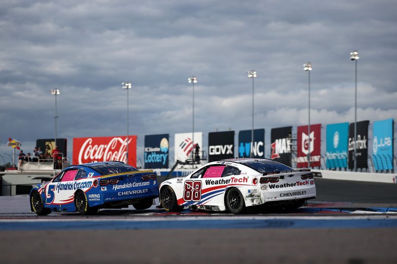 Shane van Gisbergen closes in on Kyle Larson.