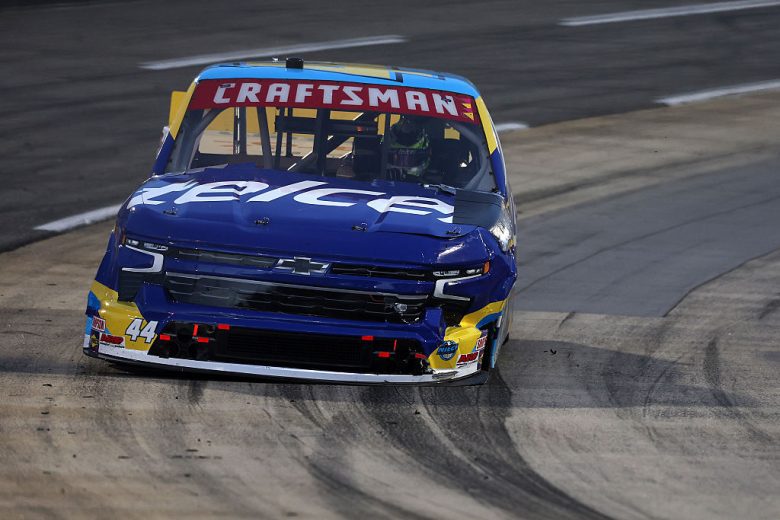 Andrés Pérez drives at Martinsville.