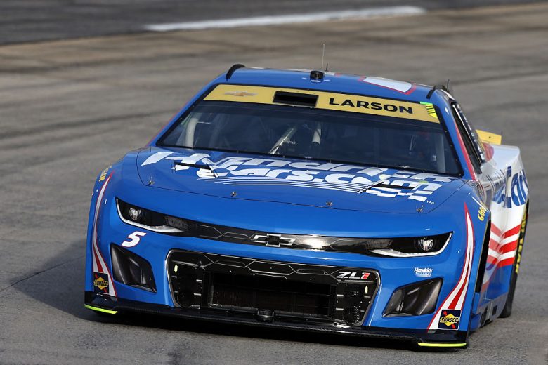 Kyle Larson drives at Martinsville.
