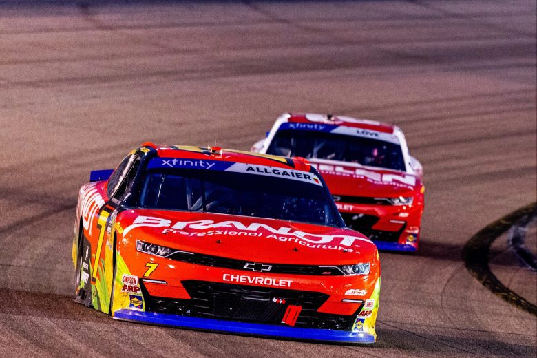 Jesse Love and Justin Allgaier race at Phoenix.