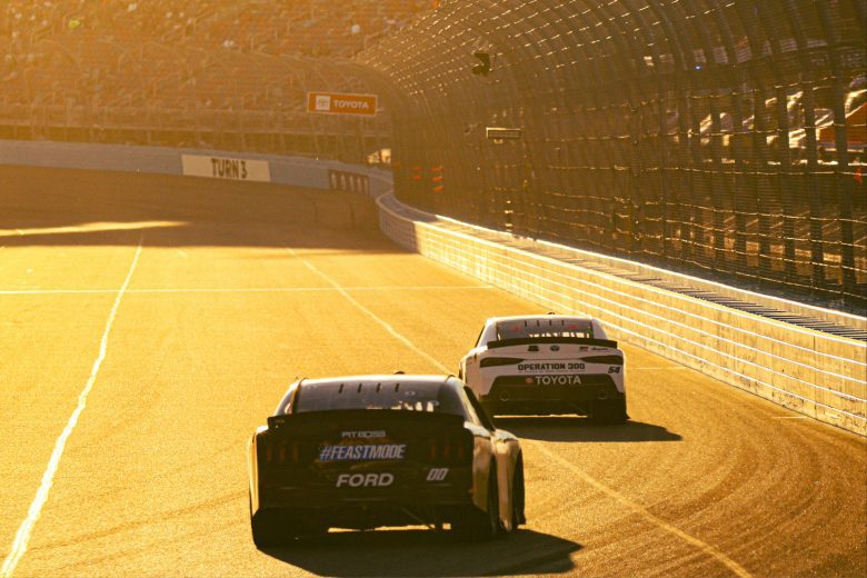 Taylor Gray and Sheldon Creed race at Phoenix.