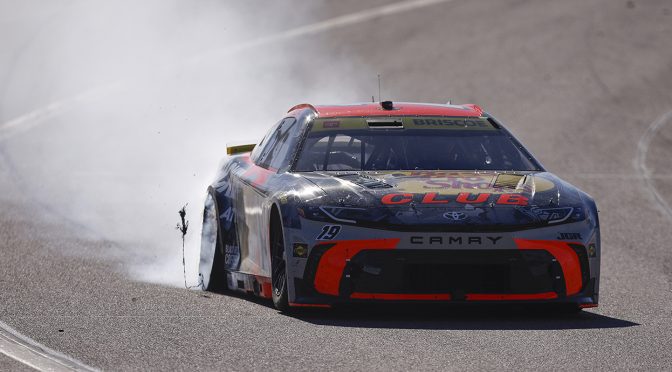 Featured Image for Chase Briscoe suffers multiple tire issues in Championship Race