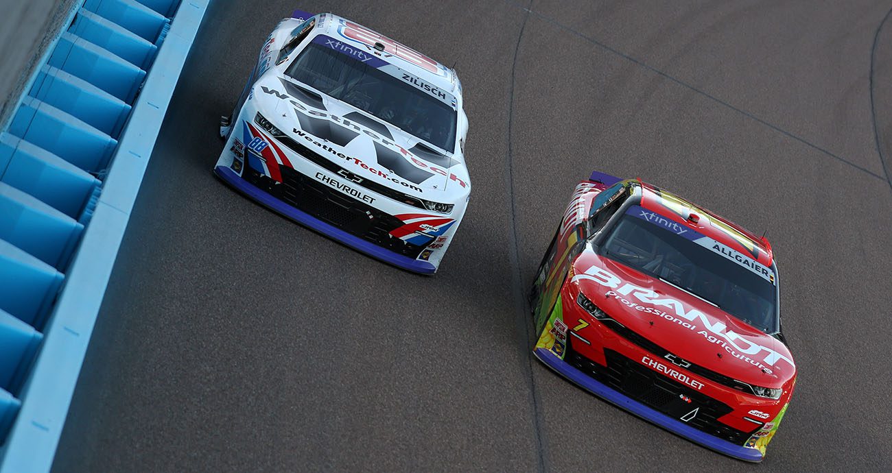 Justin Allgaier races Connor Zilisch at Phoenix.