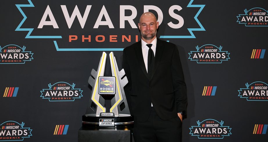 shane van gisbergen wins the 2025 nascar cup series rookie of the year