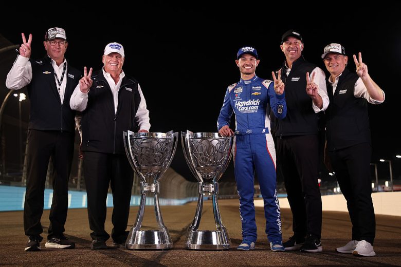 Kyle Larson and Hendrick Motorsports celebrate at Phoenix.