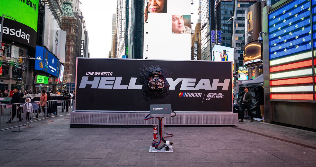 Activación de NASCAR Hell Yeah - World's Loudest Billboard en Times Square