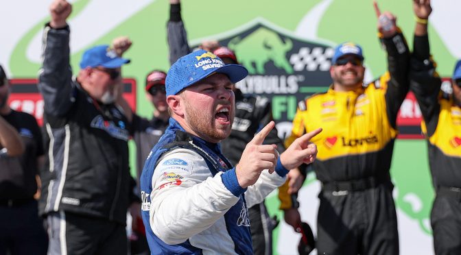 Layne Riggs hangs on to win inaugural Truck Series race in St. Pete - NASCAR.com