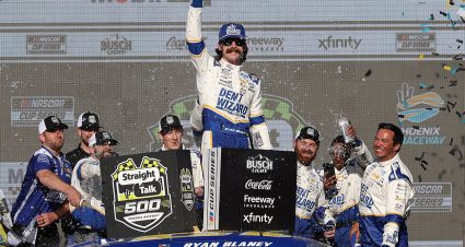 Ryan Blaney rallies for Phoenix victory, completes Penske weekend sweep