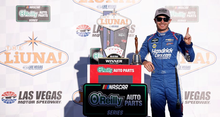 kyle larson wins at las vegas