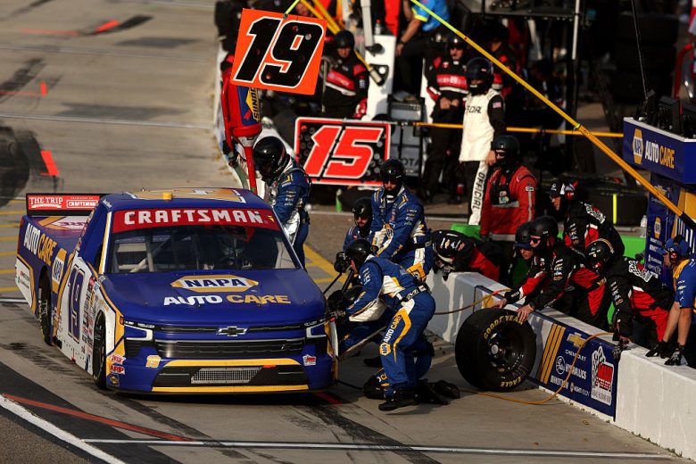 Daniel Hemric pits at Rockingham.