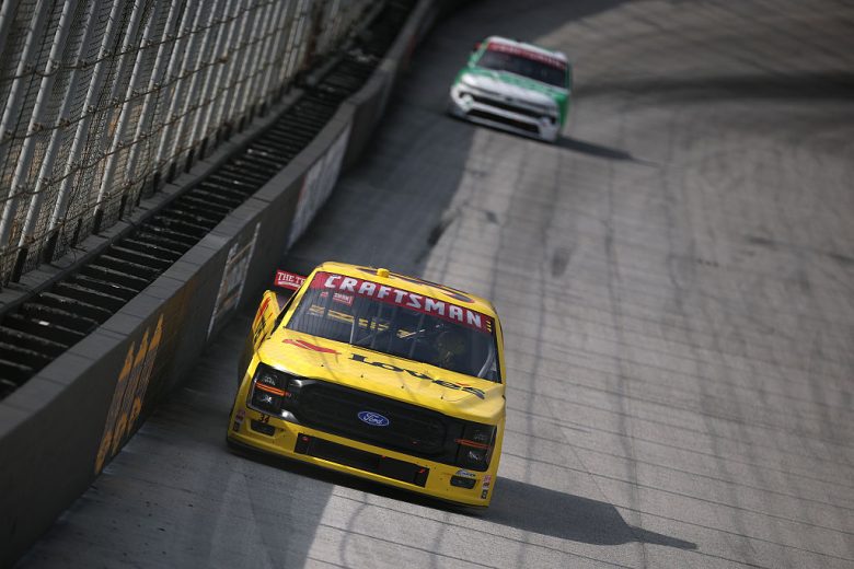 Layne Riggs drives at Bristol.