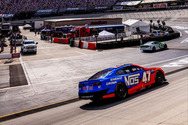 Ricky Stenhouse Jr. drives at Bristol.
