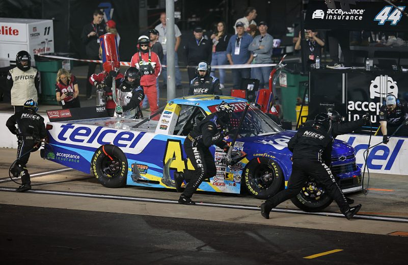 Andrés Pérez pits at Bristol.