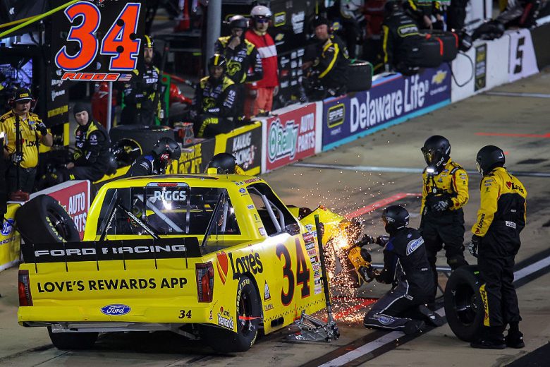 Layne Riggs pits at Bristol.