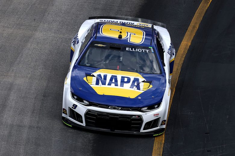 Chase Elliott drives at Bristol.