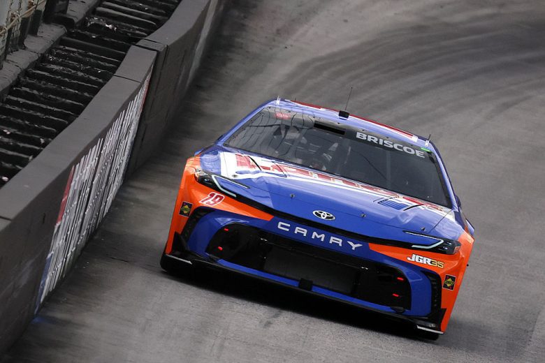 Chase Briscoe drives at Bristol.