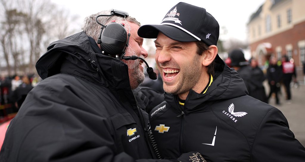 suarez and a crew member share a laugh
