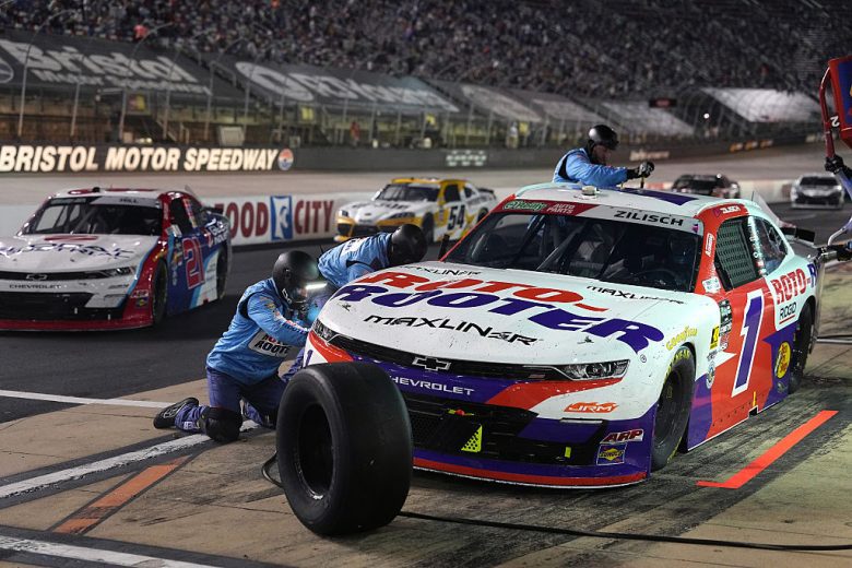 Connor Zilisch pits at Bristol.
