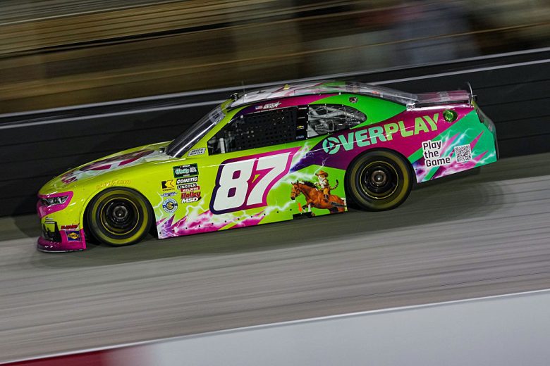 Austin Green drives at Bristol.