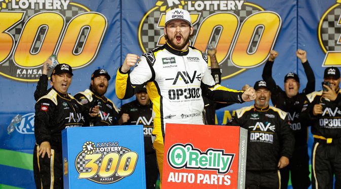 Featured Image for Gray fends off Creed for second career O’Reilly Series win at Kansas