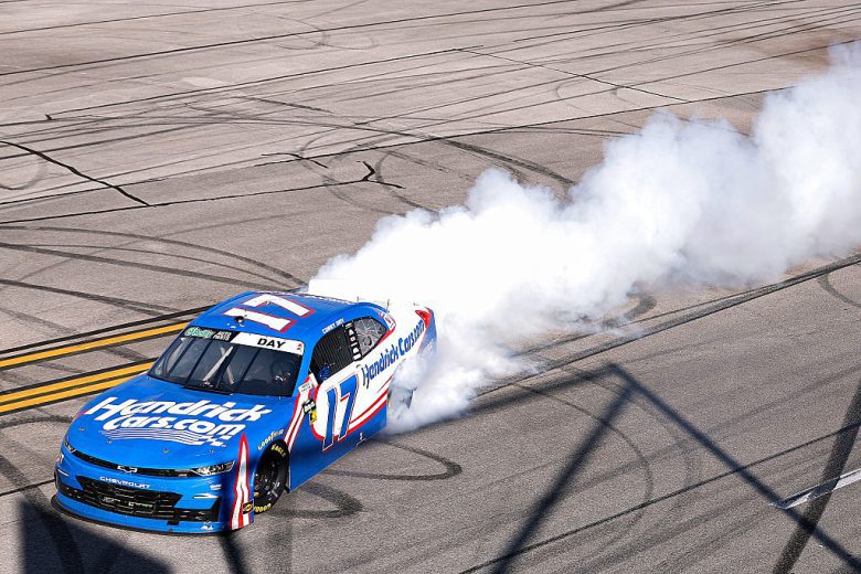 Corey Day does a burnout at Talladega.