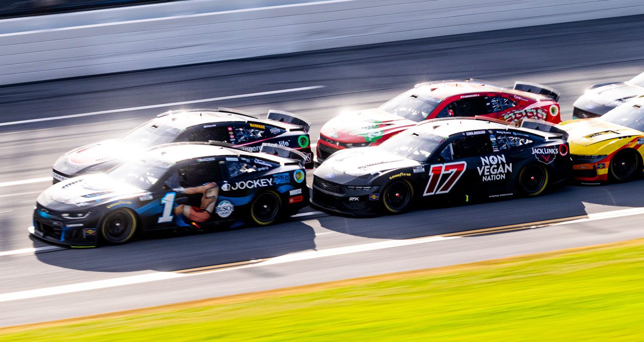 Ross Chastain leads a pack of NASCAR Cup Series cars at Talladega.