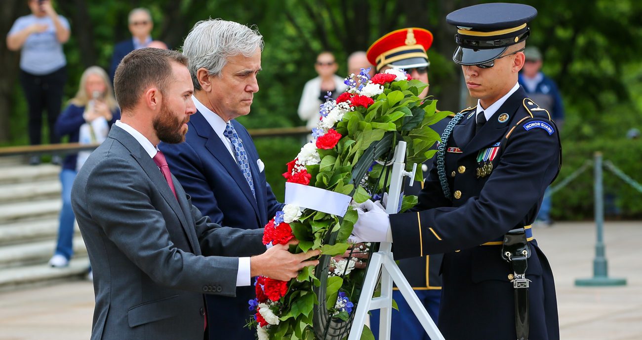 Ross Chastain visits Arlington National Cemetery, lays wreath at Tomb of the Unknown Soldier
