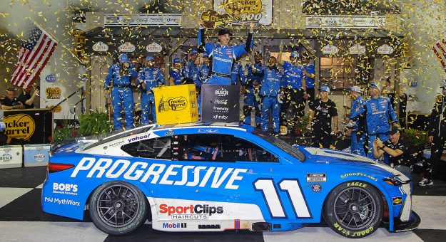 Hamlin prevails on late restart, wins Cup race at Nashville in JGR 1-2-3